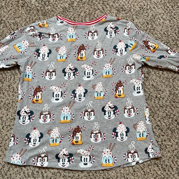 Disney Store Mickey Mouse & Friends Grey Holiday Pajamas Set L Hot Cocoa Mugs - Picture 3 of 10